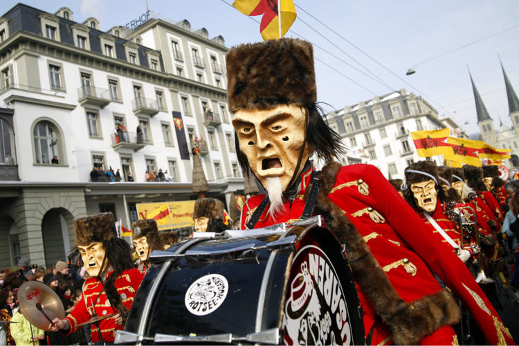 Fasnacht: il Carnevale di Lucerna tra baraonda e follia