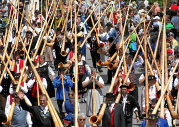 Svizzera da record: 420 corni alpini a Milano