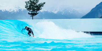 Surfando tra le montagne