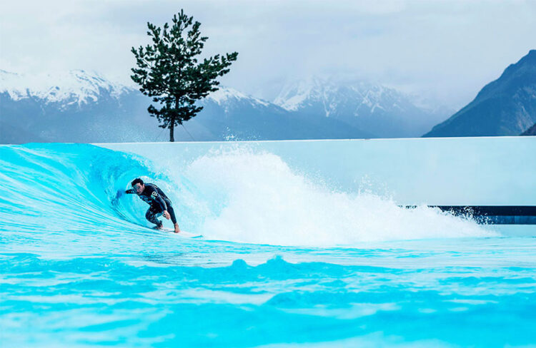 Surfando tra le montagne