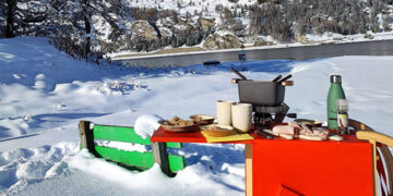 In Canton Grigioni la fonduta si mangia sulla slitta