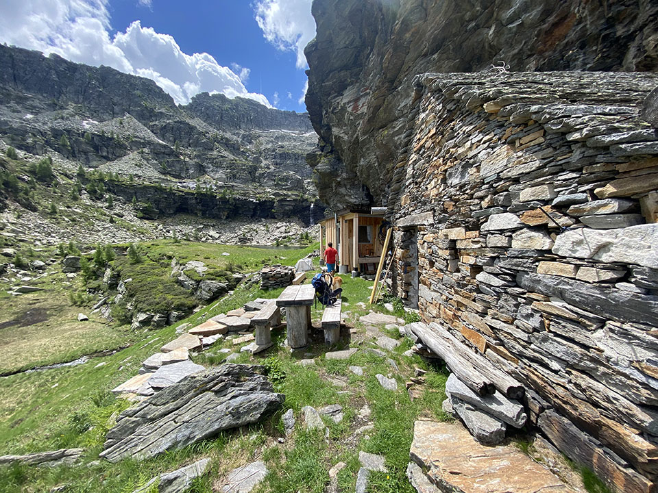 Veduta del rifugio Cascina di lago