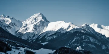 Scuol: dal ghiaccio all’acqua calda per un inizio d’anno unico in Engadina